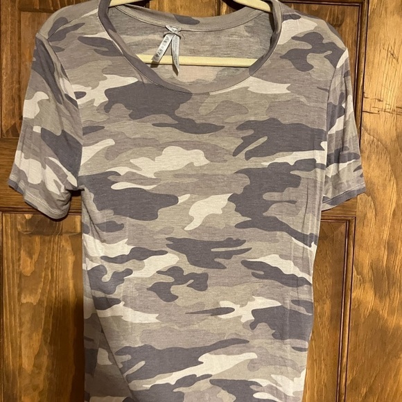 Camo shirt short sleeve soft size medium - Picture 1 of 3